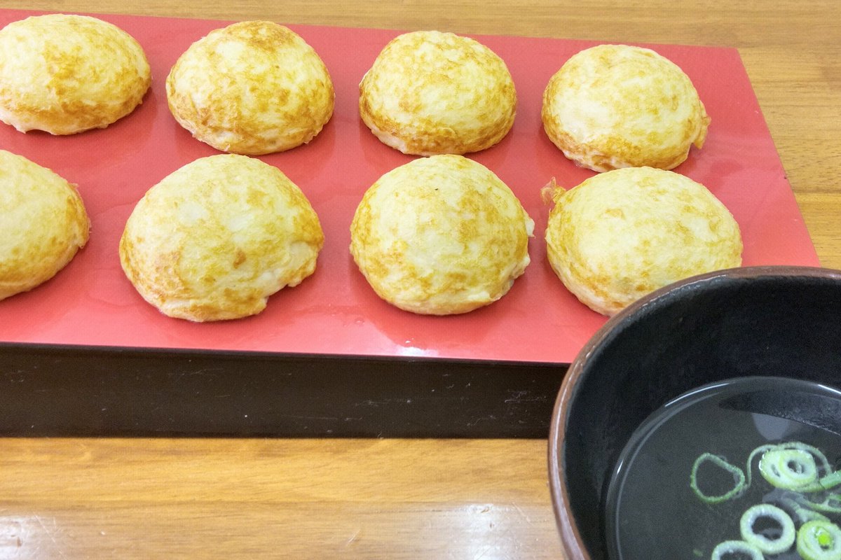 また少し寒くなってきましたね。暖かくして過ごしましょう。今日も元気に開店致します‼️ヒット『明石焼き』おすすめします。ご来店お待ちしております🤗
#明石焼き　#粉もん　#いかやき　#山陰　#松江