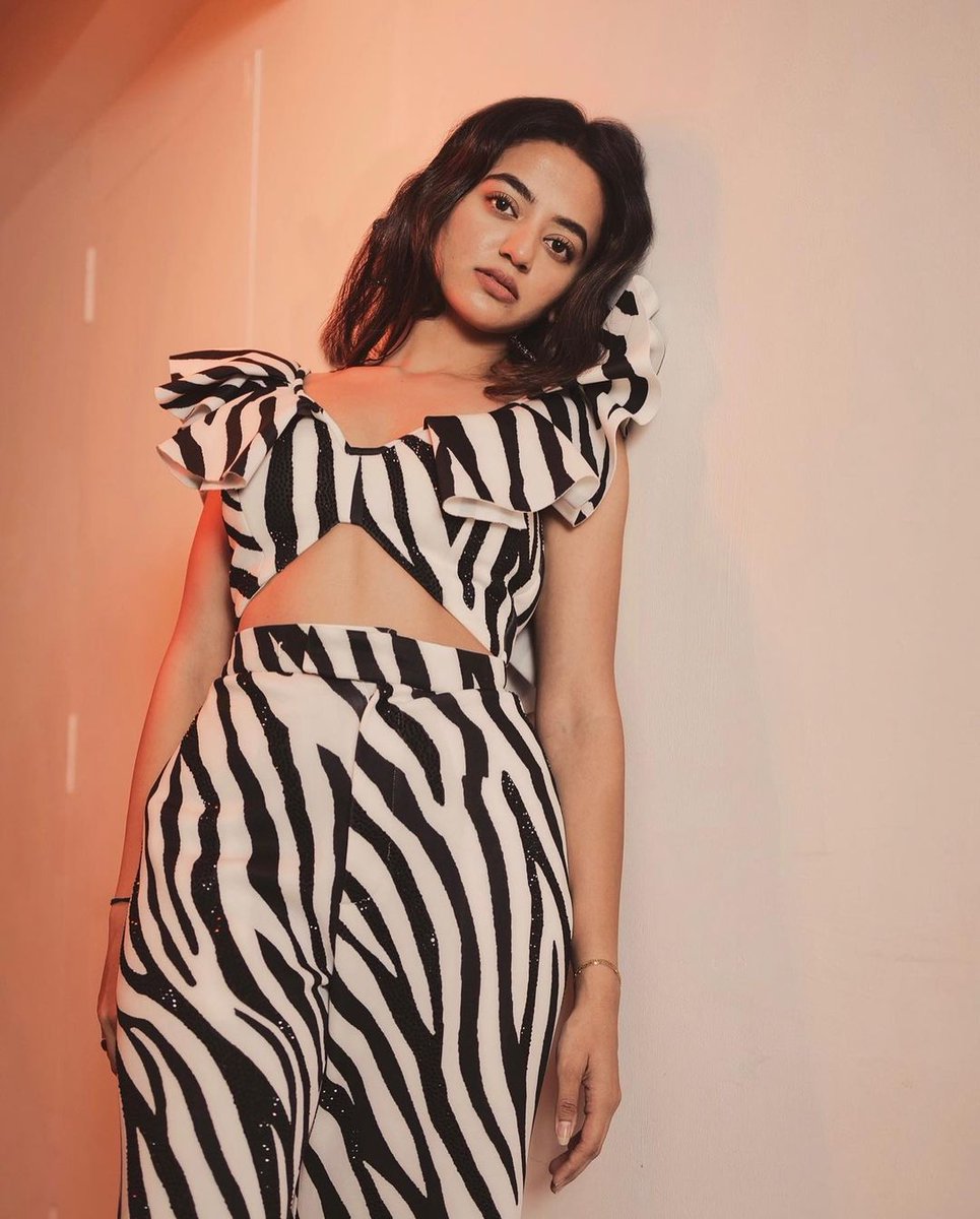talkingbling's tweet photo. @hellyshahofficial stuns in Black and white striped outfit ❤️😍
.
.
#hellyshah #hellyshahfans #hellyshahofficialforever #hellyshahofficial #hellyshahofficialforever #hellyluv #talkingbling https://t.co/TXHuYUb4xq