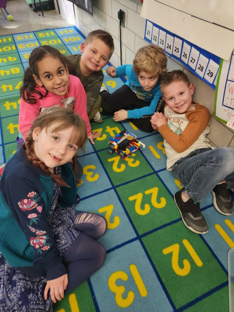 MrsNeffBCPS's tweet photo. Our class celebrated the 100th day of school yesterday! It’s always one of my favorite days of the year 💙. https://t.co/EZljGSzXFb