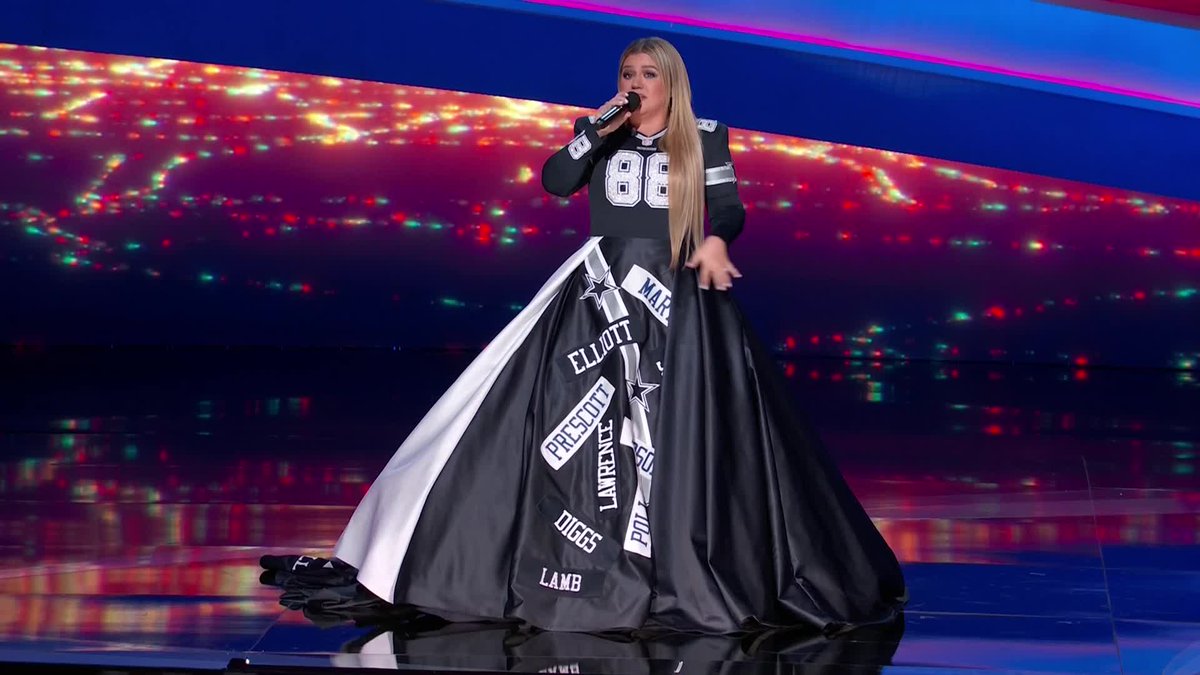 NFL's tweet photo. .@kellyclarkson's @dallascowboys dress 👀

📺: #NFLHonors on NBC https://t.co/rIUz1CQR5x