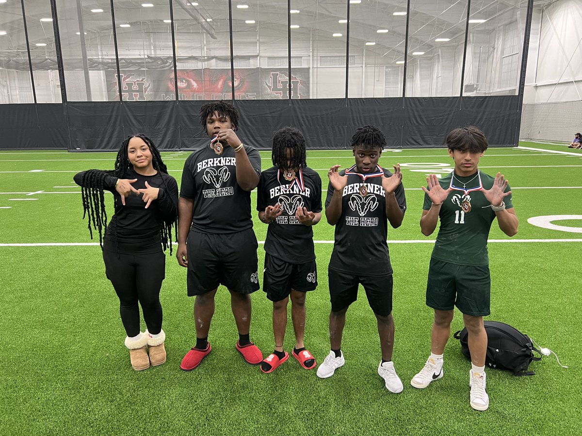 B_Lew_95's tweet photo. Great Day to be a Ram!!!! Proud of the Powerlifting Herd!!!!! #BerknerStrong 💪🏾💪🏾💪🏾💪🏾💯💯💯 . Finished second overall! Also had some win their weight class !!! Oh and Sasha won again!!!! #HERdPower @BERKNERFOOTBALL @kacage https://t.co/pEtVhhAh5I
