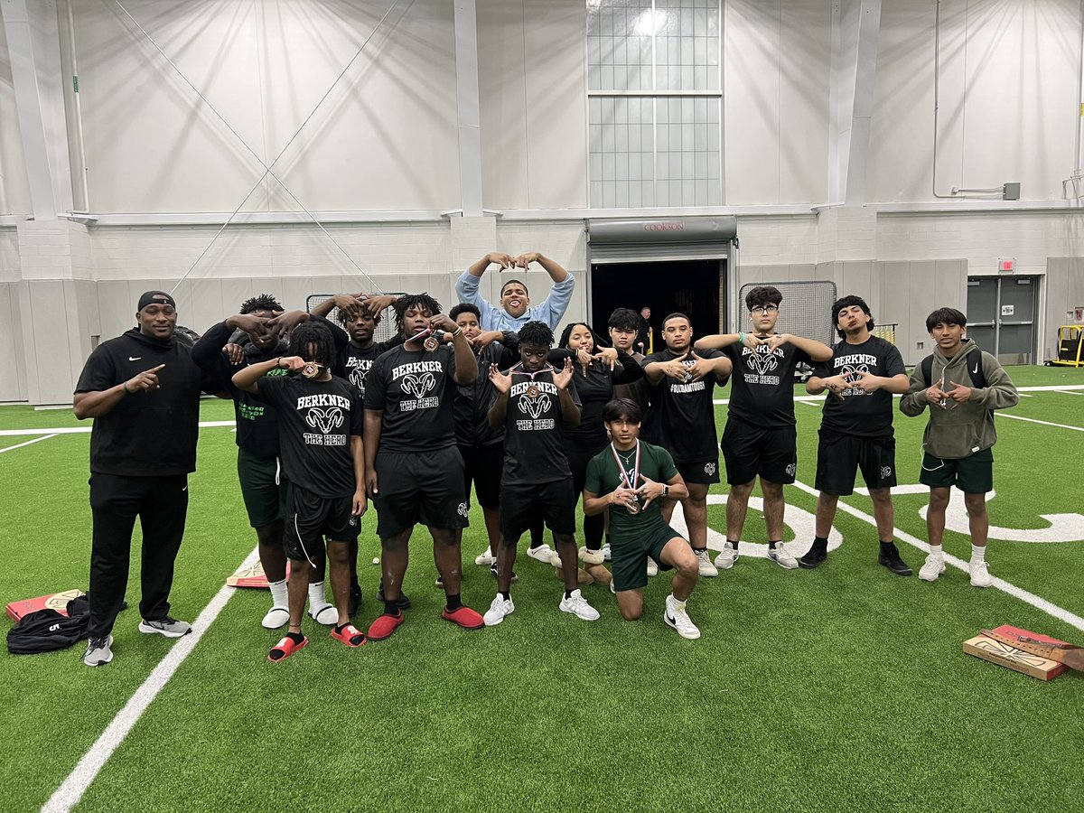 B_Lew_95's tweet photo. Great Day to be a Ram!!!! Proud of the Powerlifting Herd!!!!! #BerknerStrong 💪🏾💪🏾💪🏾💪🏾💯💯💯 . Finished second overall! Also had some win their weight class !!! Oh and Sasha won again!!!! #HERdPower @BERKNERFOOTBALL @kacage https://t.co/pEtVhhAh5I