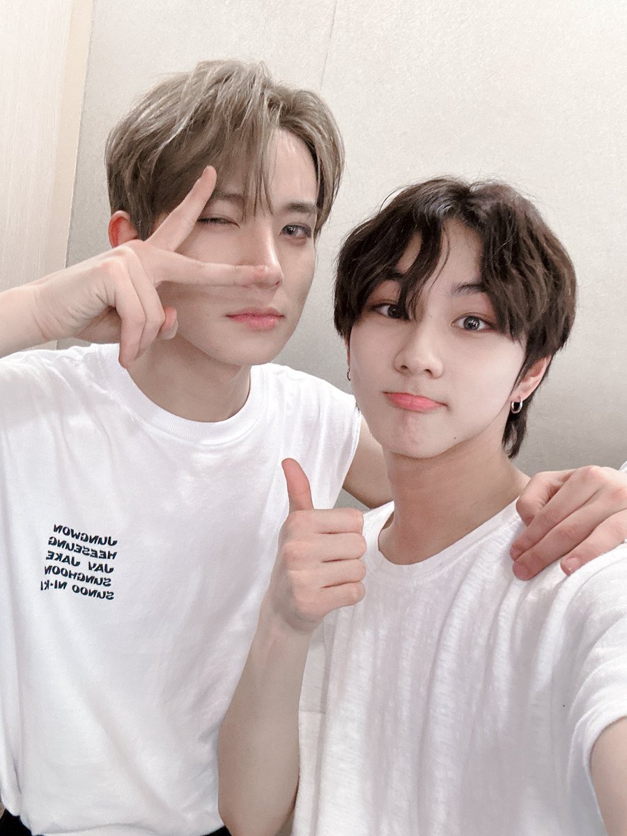 Iumoxs's tweet image. ️️
 ️️
Selamat hari valentine. 😍
 ️️
 ️️