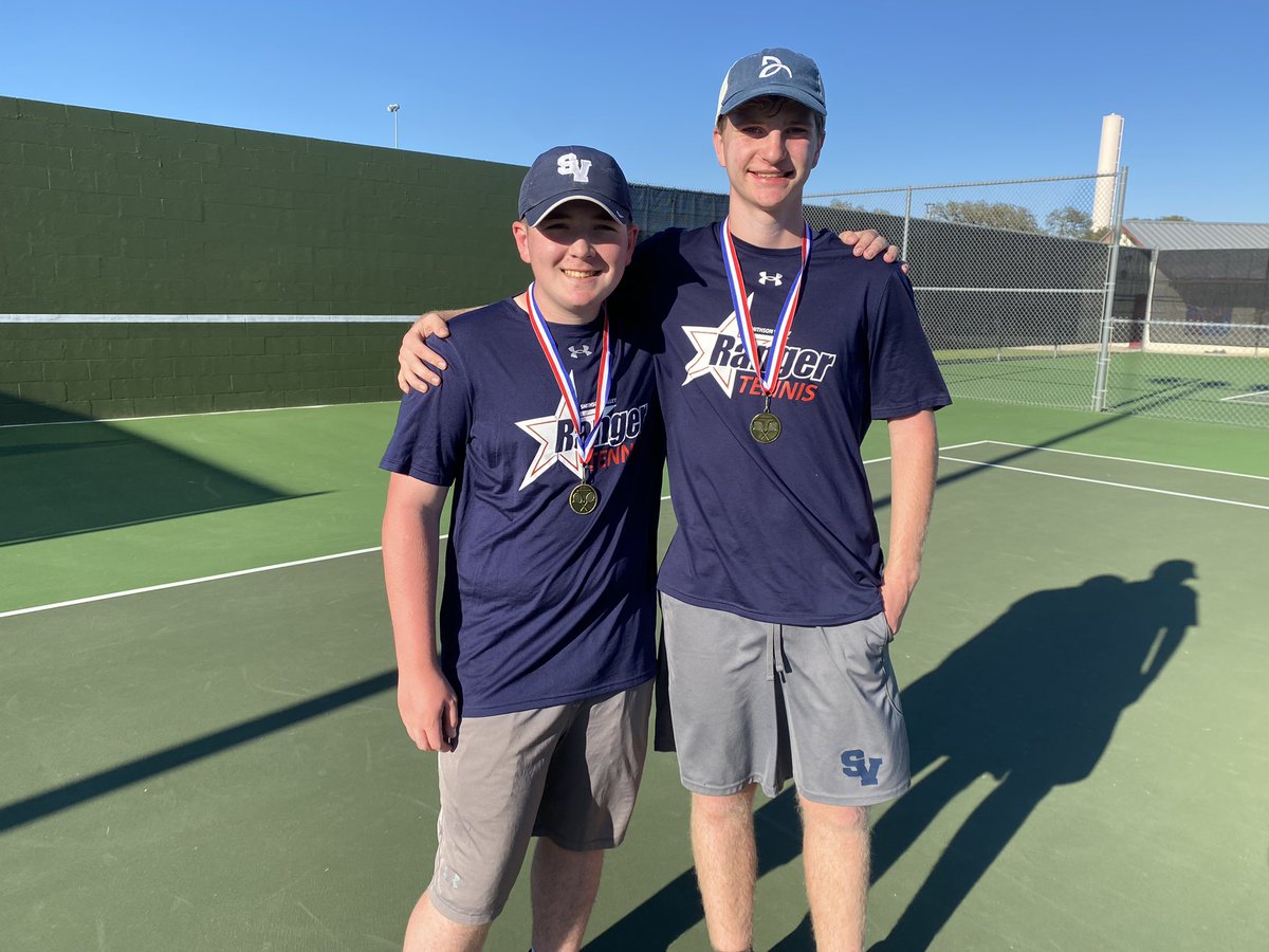 SVRangerstennis's tweet photo. JV Rangers took to the courts in Hayes today. 1st place boys dbls Kyle Dear/Jacob Brown, third place boys dbls Santiago Acosta/Hayden Landacre. 3rd place mxd dbls winners Jake Hooker and Ali Silva. Dani Arranda 3rd place women’s singles. Great job today @DrChapmanCISD @SV_Rangers https://t.co/34yd2mZtki