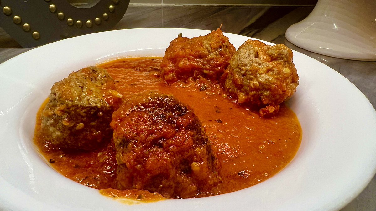Made Serena’s meatballs tonight. Wow. <a href="/VinnieTortorich/">Vinnie Tortorich</a> #nsng