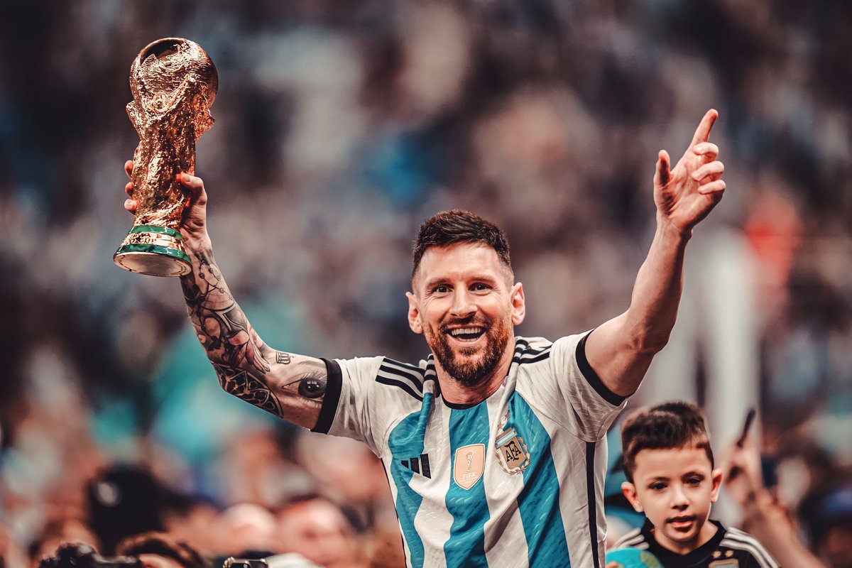 liricoimagen's tweet photo. Todos los días salen a la luz fotones de Lionel con la Copa. https://t.co/HBAbtAXvKu