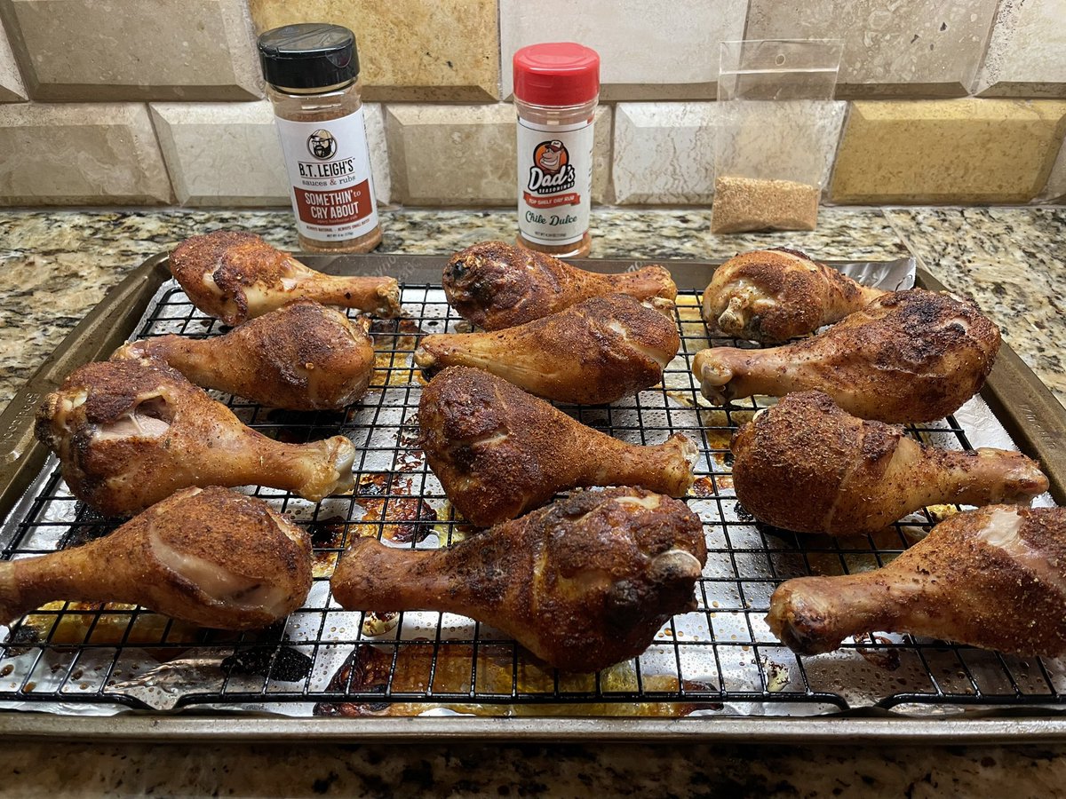 DruuuuuuuumStick Time!!!!
Been using <a href="/DadsSeasonings/">Dad’s Seasonings</a> for a minute, absolutely fantastic seasonings!!!
Trying @btleighsauces and <a href="/Chowin76/">BrownsMyLife aka Mr Yoda</a> for the first time!  Raw taste test was amazing!!!  Cooked, no words!  👊🏼💥🤣
Raw taste first.  Raw cooked next.  Raw cooked with sauce next!