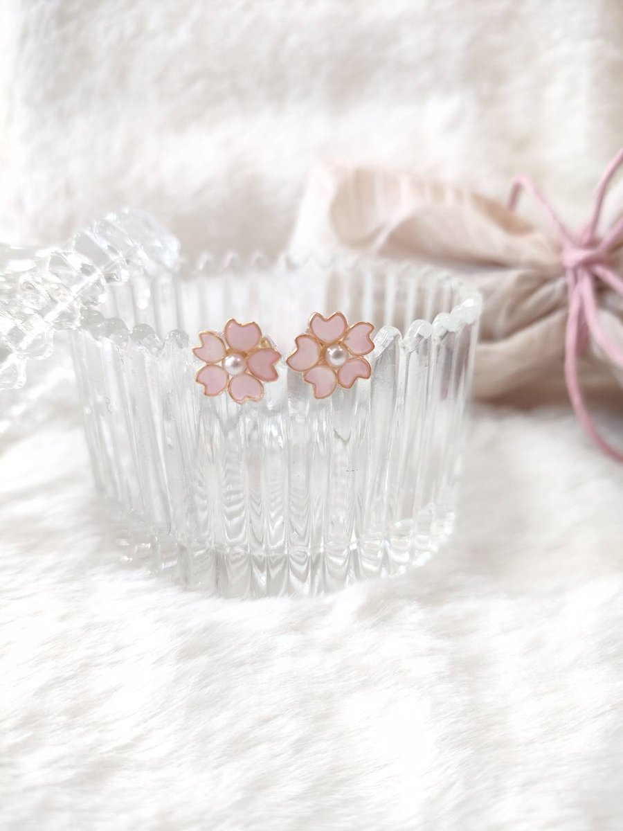 LIBERAL_JEWELRY's tweet photo. 小さい桜が可愛いピアスです。

STORE
https://t.co/2LSSrTkhiy

#桜#さくら#sakura#ピアス#minne#ミンネ#minneで販売中#アメリカンフラワー#Dip#Dipart#ディップアート#ハンドメイド#イヤリング#春#春コーデ#ピンク https://t.co/W34K8I1No7