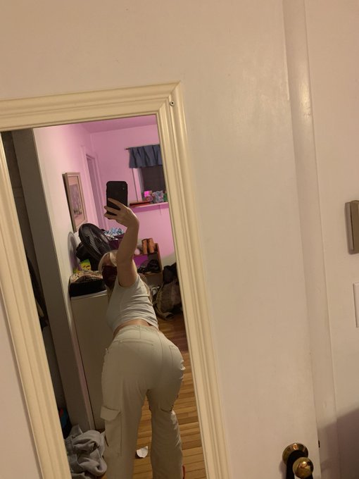 u can kinda tell im wearing full butties. live rn https://t.co/1JKPs9qu9u https://t.co/uZMcsQS4lO<a href="/tag/mvsales"class="tags"><span>#mvsales</span></a>
