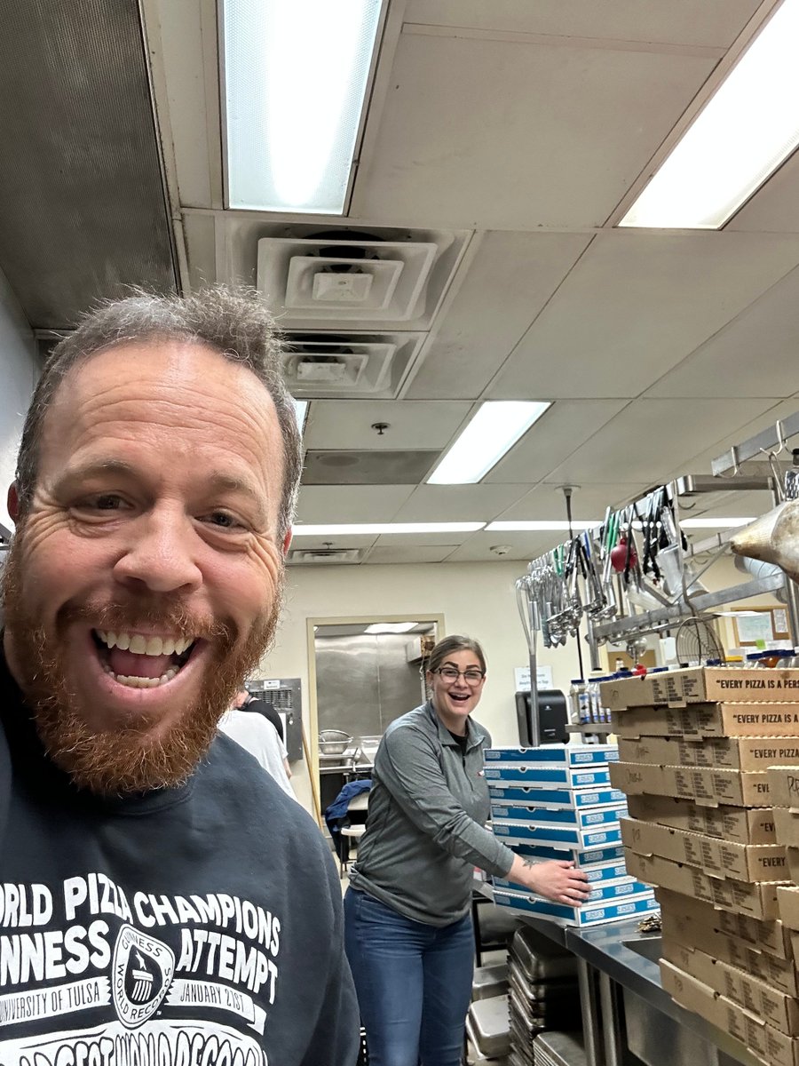 Celebrating another year of #NationalPizzaDay with @SliceOutHunger dropping off pizzas at one of our favorite local nonprofit organizations, @John316Mission. #PizzaAcrossAmerica #Pizza4Good #SliceOutHunger