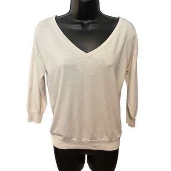 PamEstill's tweet photo. So good I had to share! Check out all the items I'm loving on @Poshmarkapp #poshmark #fashion #style #shopmycloset #summerrose #bananarepublic: https://t.co/ROPJnZRxnZ https://t.co/KmHpmVieAa