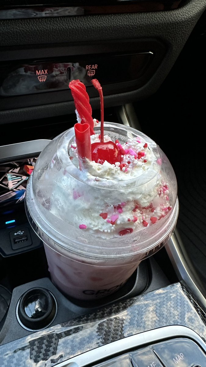 ruinedbycode's tweet photo. The Heart Straws are back ❤️ https://t.co/lWARuIXkOV