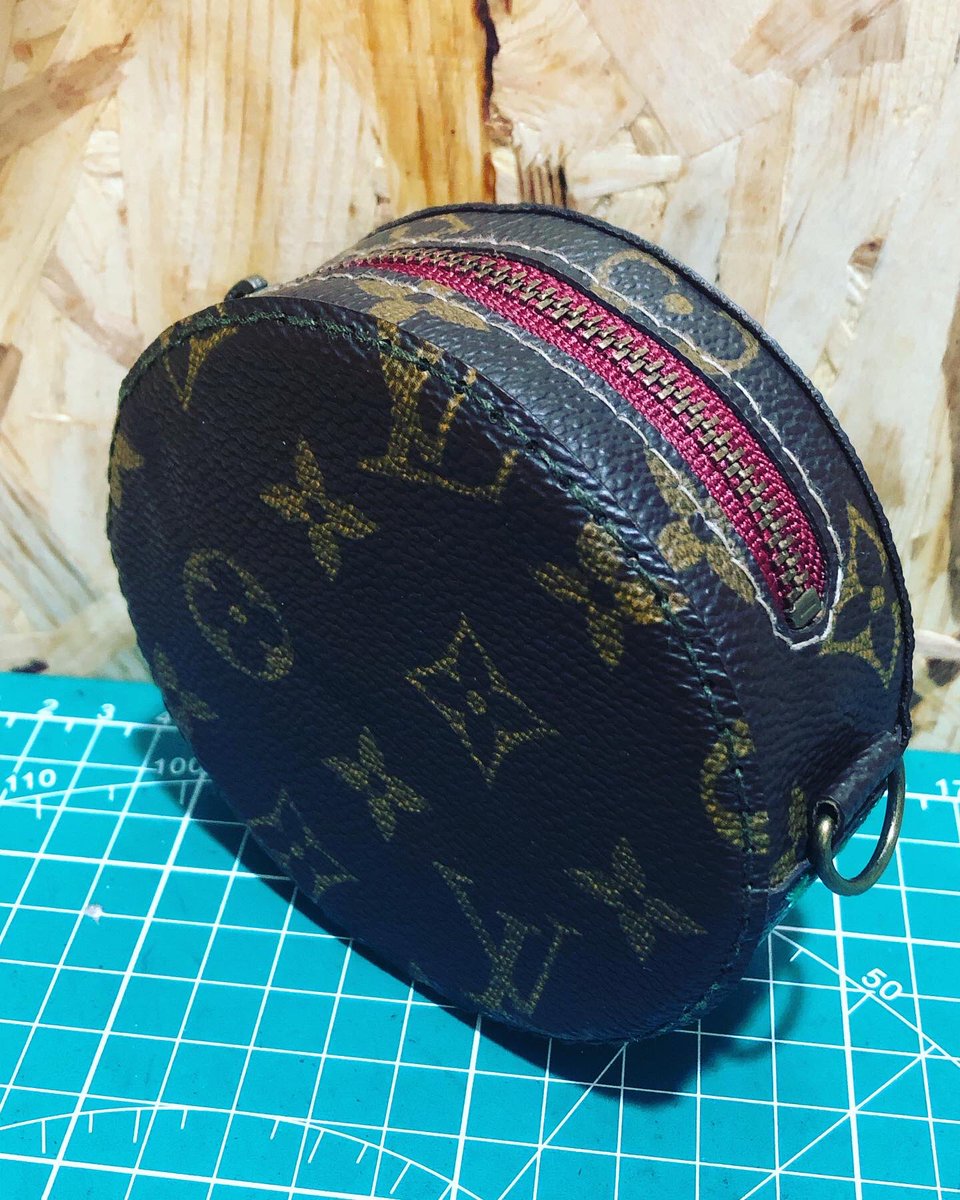 LEATHER craft zoo on Twitter "ルイ・ヴィトンリメイク😊 母親リクエストもラストの品物！丸いポーチが欲しいとの事なので、とりあえず製作しました👍何を入れようと思っ