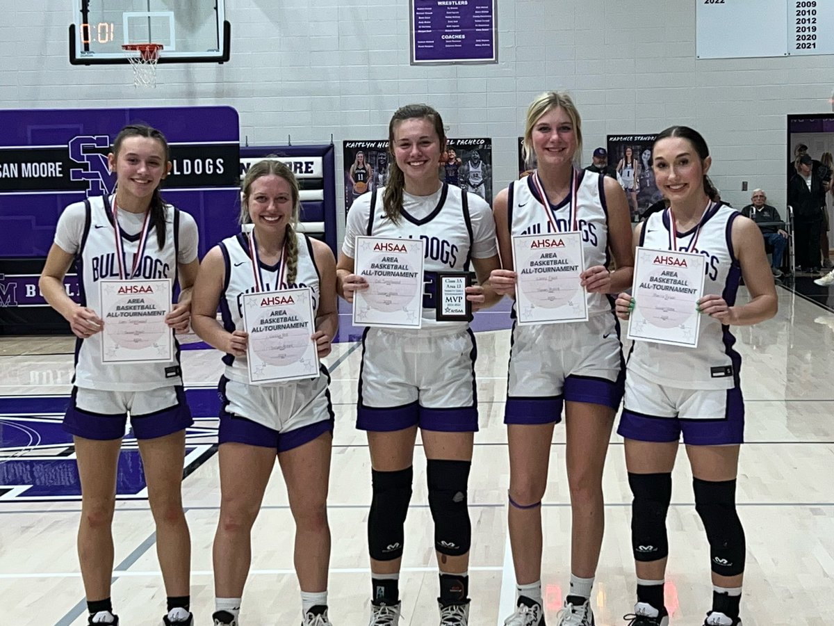 🏆Area 13 Champions🏆 
Final score 78-46 over Vinemont 
Proud of all the ladies in white for contributing in this accomplishment!!