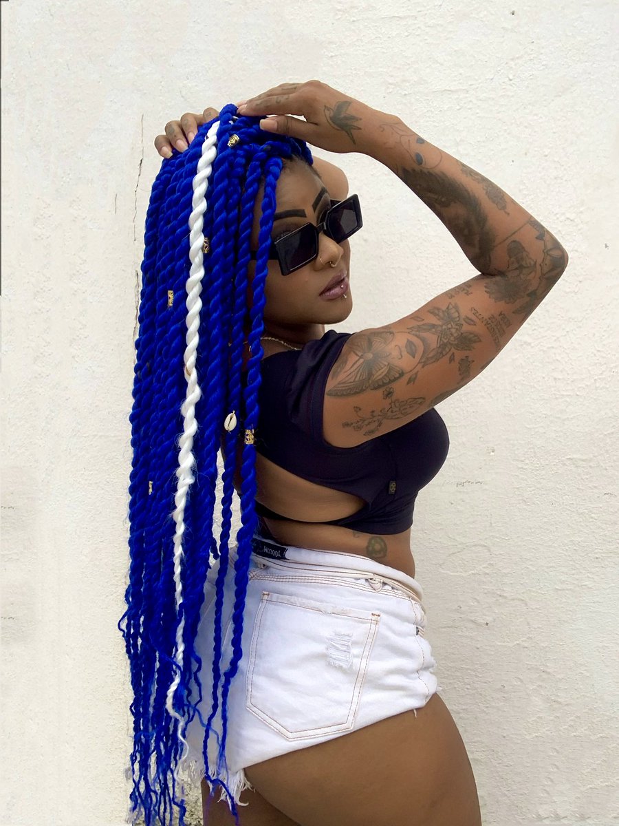 meedusa13's tweet image. O manto da gata 💙✨ #trança #azul