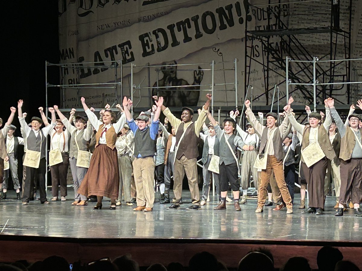 sholmes_ap's tweet photo. Bravo! Opening night of “Newsies The Musical” ⁦@FraserTheater⁩ ⁦@FraserSchools⁩ https://t.co/ilFL3CBshe