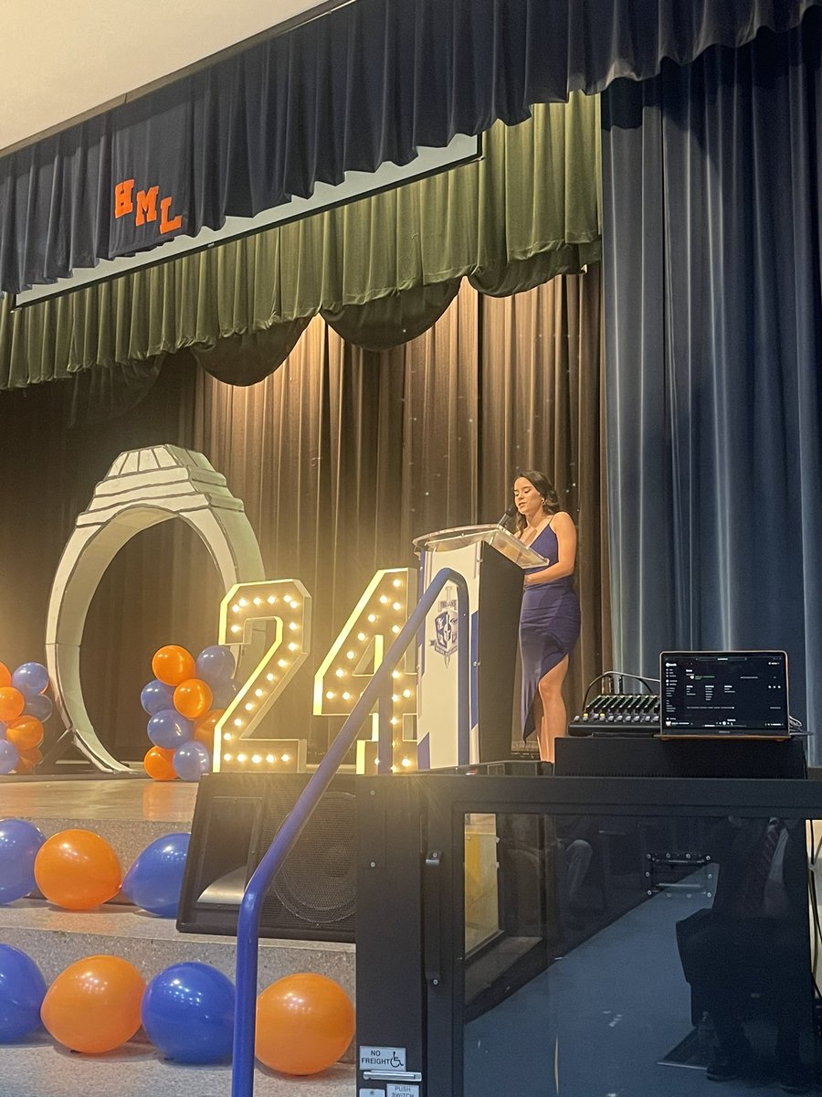 J_Ramirez991015's tweet image. Great night with my #Awesome #Upperclassmen #WeAreHML #JuniorRingCeremony @HerffJonesMiami @dpika31 @MDCPSNorth @MDCPS @news_hml @HMLYearbook2021
