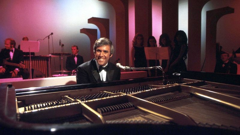 LouisTrapani's tweet image. R.I.P. Burt Bacharach &amp;gt;&amp;gt; Burt Bacharach, writer of such classic pop hits as 'Raindrops Keep Fallin' on My Head,' dies at 94 | CNN buff.ly/3YBMzrK