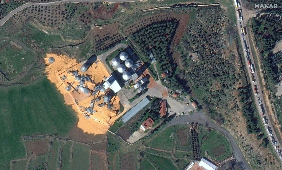 The recent #earthquake also destroyed grain silos, as seen here in the towns of #Kirikhan (left) and #Nurdagi (right), #Turkey. #Satellite images from February 9, 2023.