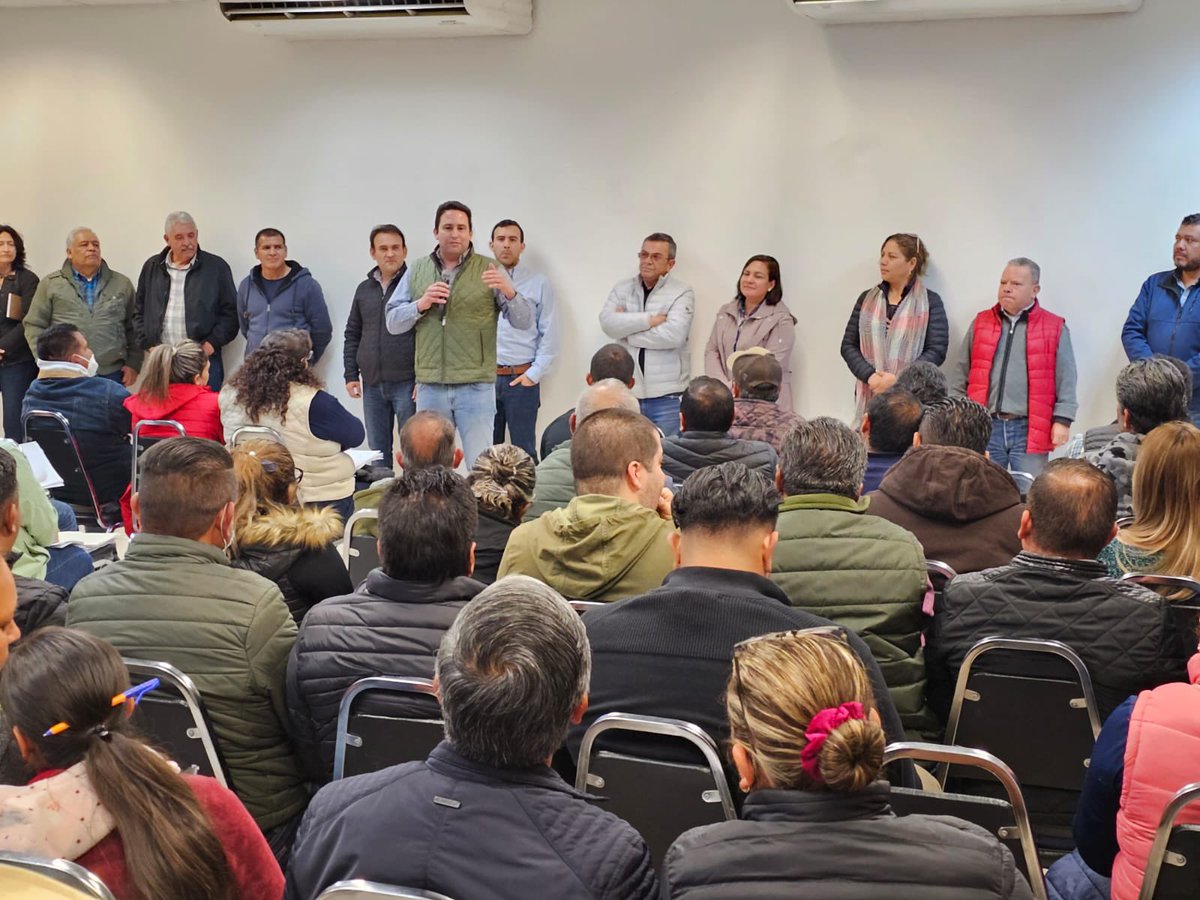 javierdiazglz's tweet photo. Cerrando el día chambeando 👏🏻👏🏻 ¡Que tengan una excelente noche! #ADarle https://t.co/jGSWsuKQjd
