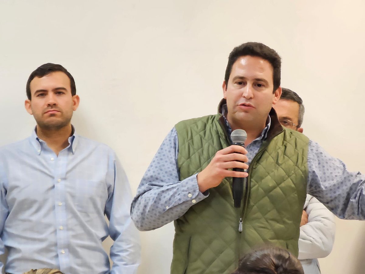 javierdiazglz's tweet photo. Cerrando el día chambeando 👏🏻👏🏻 ¡Que tengan una excelente noche! #ADarle https://t.co/jGSWsuKQjd