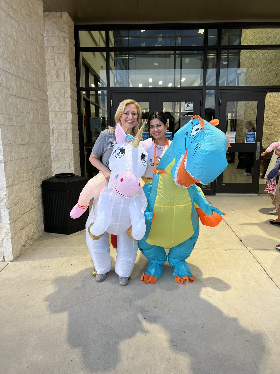 JenaSalomon's tweet photo. Tonight was simply magical @LiscanoElem’s first Family Engagement Night! Thank you to our PTA for organizing programs to bring hands on fun and to our fantastic staff for collaborating to bring our Liscano community together! #LiscanoProud is an understatement!!! #FISDWeAreOne https://t.co/Liuvteg6oR