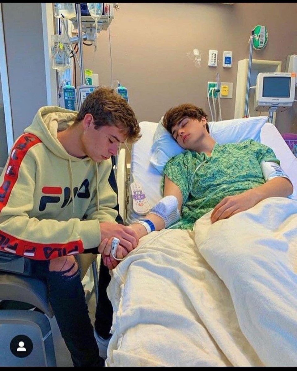 DevidJae's tweet photo. Finding someone who stays with you through thick and thin En that's true love. https://t.co/7RrzdZboEJ