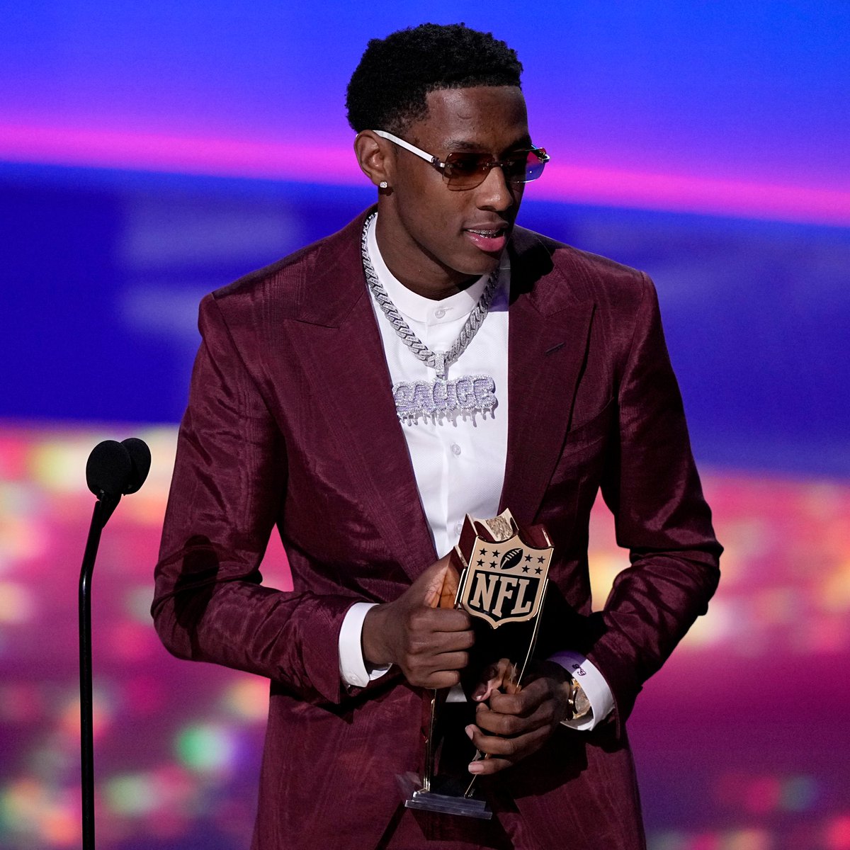 Can't ask for more from a rookie class. 🏆🏆

📺: #NFLHonors on NBC