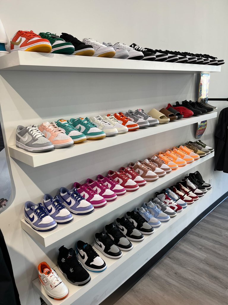 Super Bowl weekend &amp; Valentines Day is around the corner! 🏈x💝 
Come shop at <a href="/vickzkickzphx/">VICKZKICKZ</a> 👈🏻
We are open everyday! 
Mon-Sat 12PM-8PM / Sun 12PM-6PM
515 E Camelback Rd