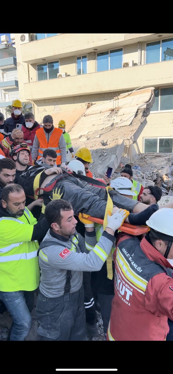 Bir mucize!!! dün yardım çağrısı bulunduğumuz Mustafa Kemal Mah. No:100’den bir can çıkarttık emeği olan herkesten Allah razı olsun 🥰 #iskenderundeprem <a href="/pqueenn/">osman</a>