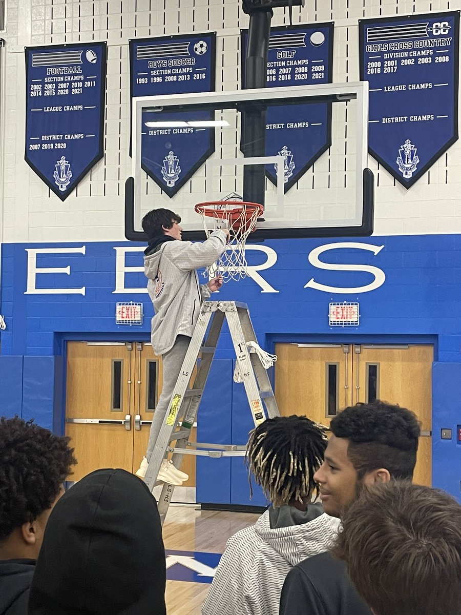 L-S Boys Basketball tweet media