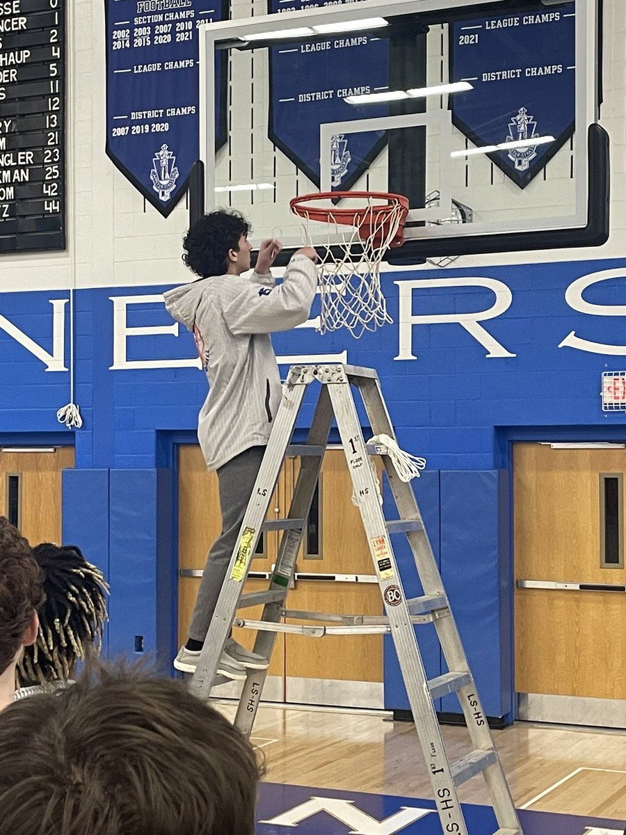 L-S Boys Basketball tweet media