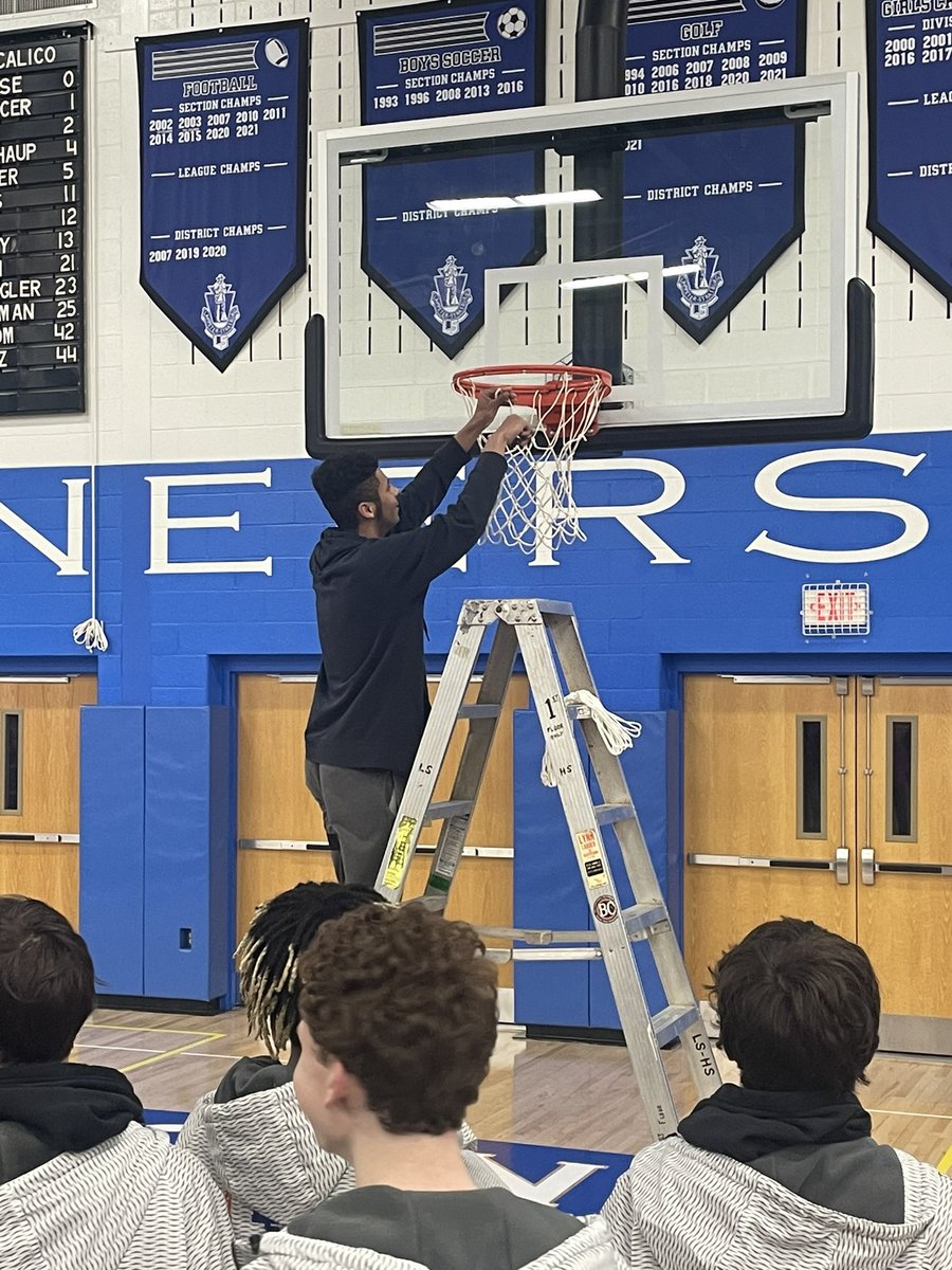 L-S Boys Basketball tweet media