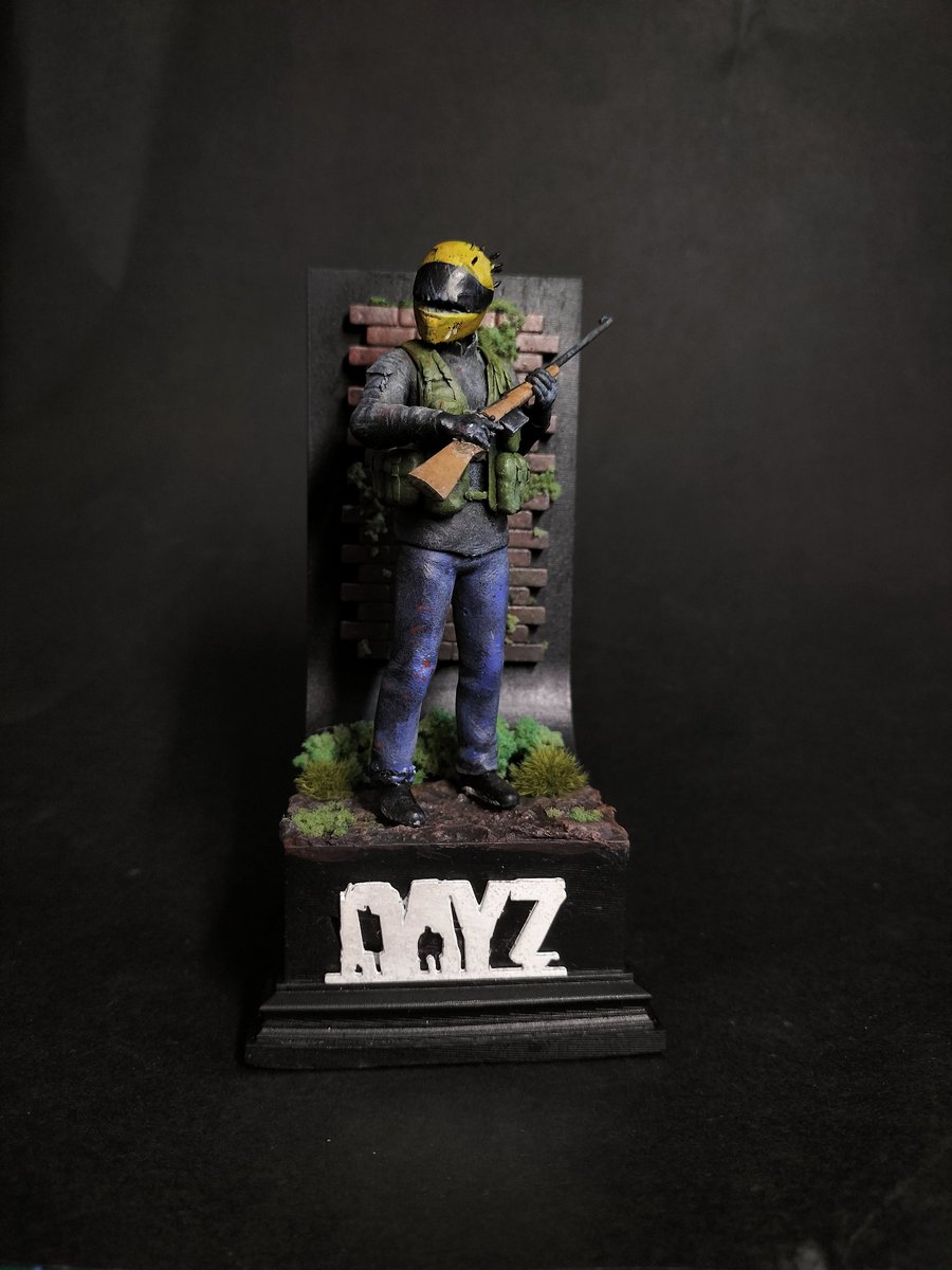hopttv's tweet image. Better post this here, Finished Yellow King Diorama that was thrown together. TY @DayZ  for the 3D Model you guys the best.