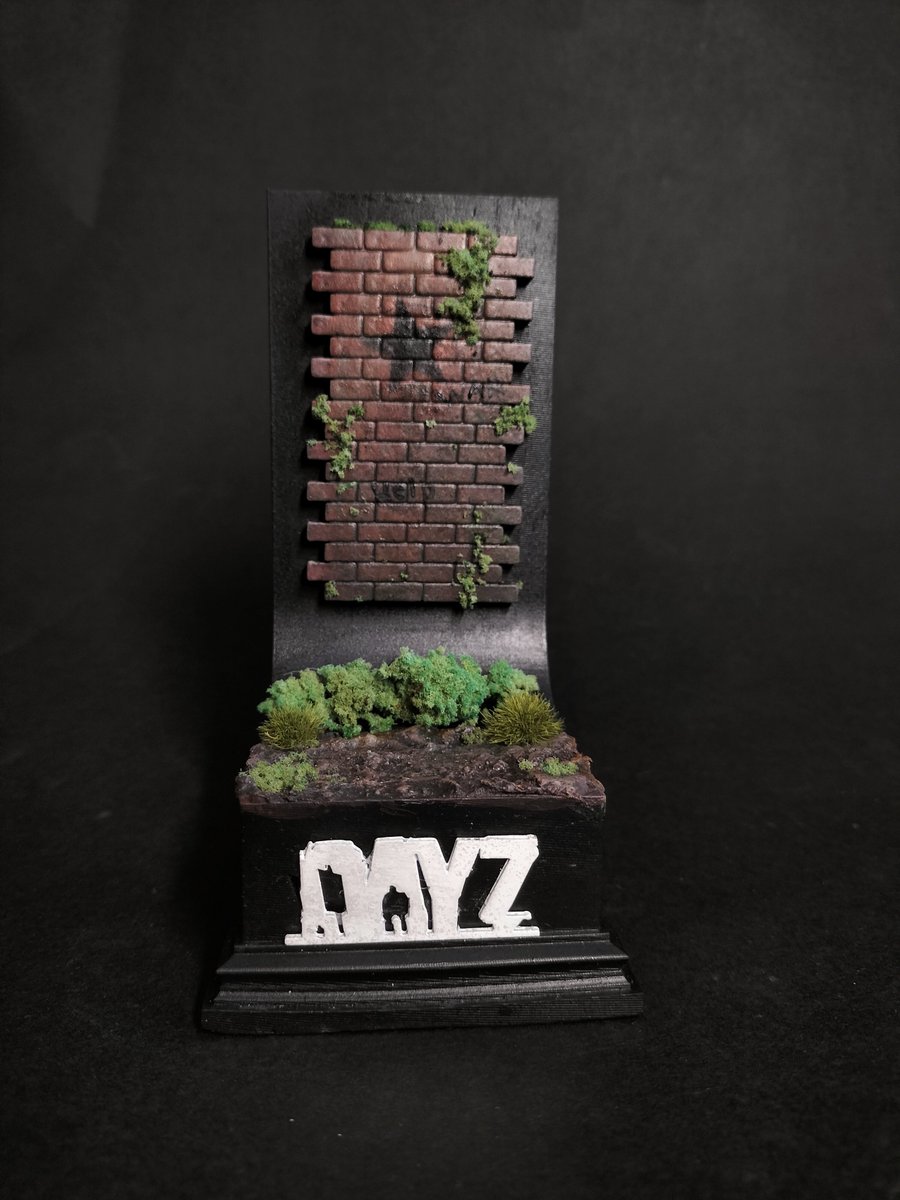 hopttv's tweet image. Better post this here, Finished Yellow King Diorama that was thrown together. TY @DayZ  for the 3D Model you guys the best.