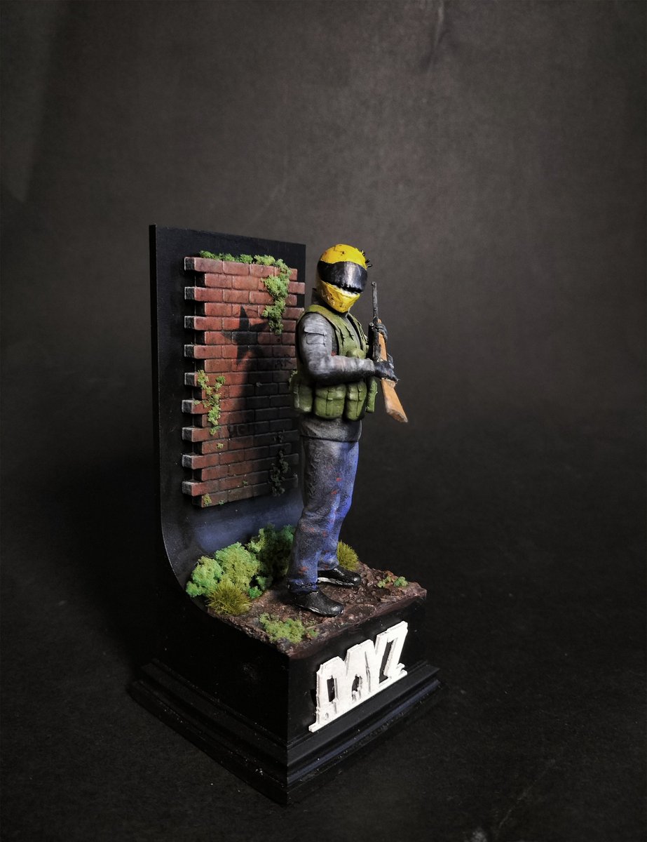hopttv's tweet image. Better post this here, Finished Yellow King Diorama that was thrown together. TY @DayZ  for the 3D Model you guys the best.
