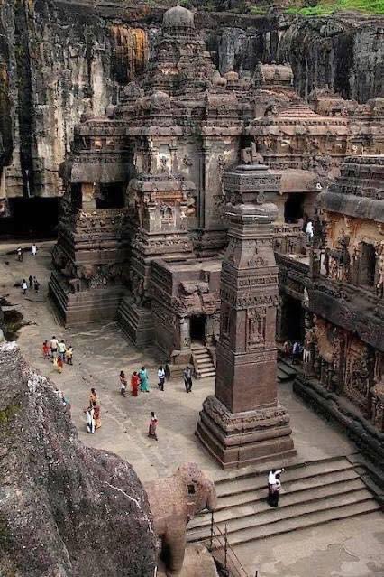 15 must visit Hindu Temples in Maharashtra. 

1. Kailasa Temple, Ellora