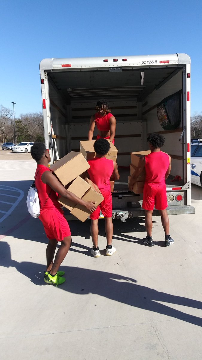 wewinc's tweet image. These young men from Carter's High School Football team are awesome.  They are well- mannered off the field.  A few of them seen here unloading the truck of goodies we brought to the team. Shout out to Coach Gilbert and team. 
@DALLASCARTERFB
@CoachSGI
#carterhighschool
#communit