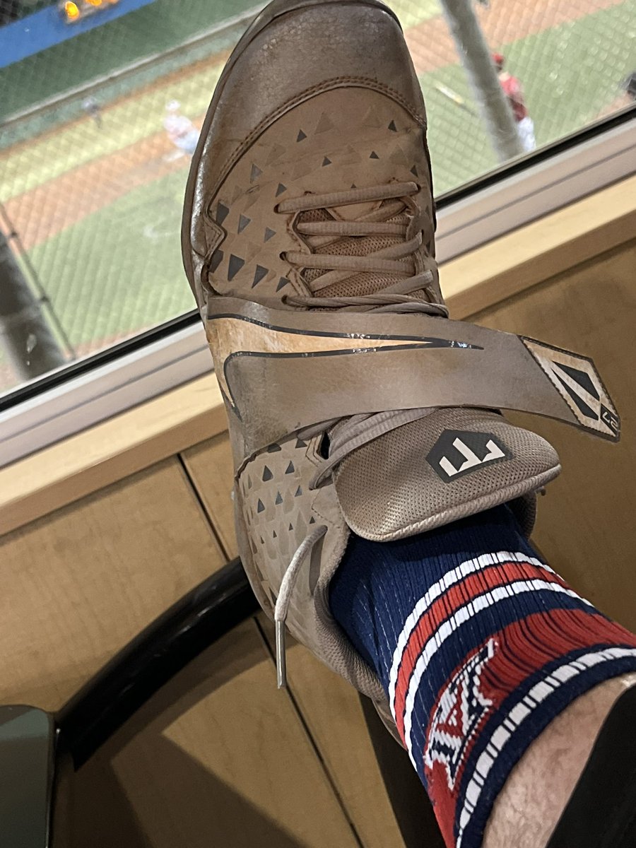 TheRealJoeyQ34's tweet photo. #BackingTheA from Vegas tonight.
Gonna miss tonight’s game cuz I’ve got league night but I’ll be following along in between innings 😎
Also, for good luck I’ve got the blue socks on! Thanks BLC @ClintQ30
#BTFD Fellas and Ladies tonight! #BearDown #BackTheA https://t.co/lGyYhZ20uU