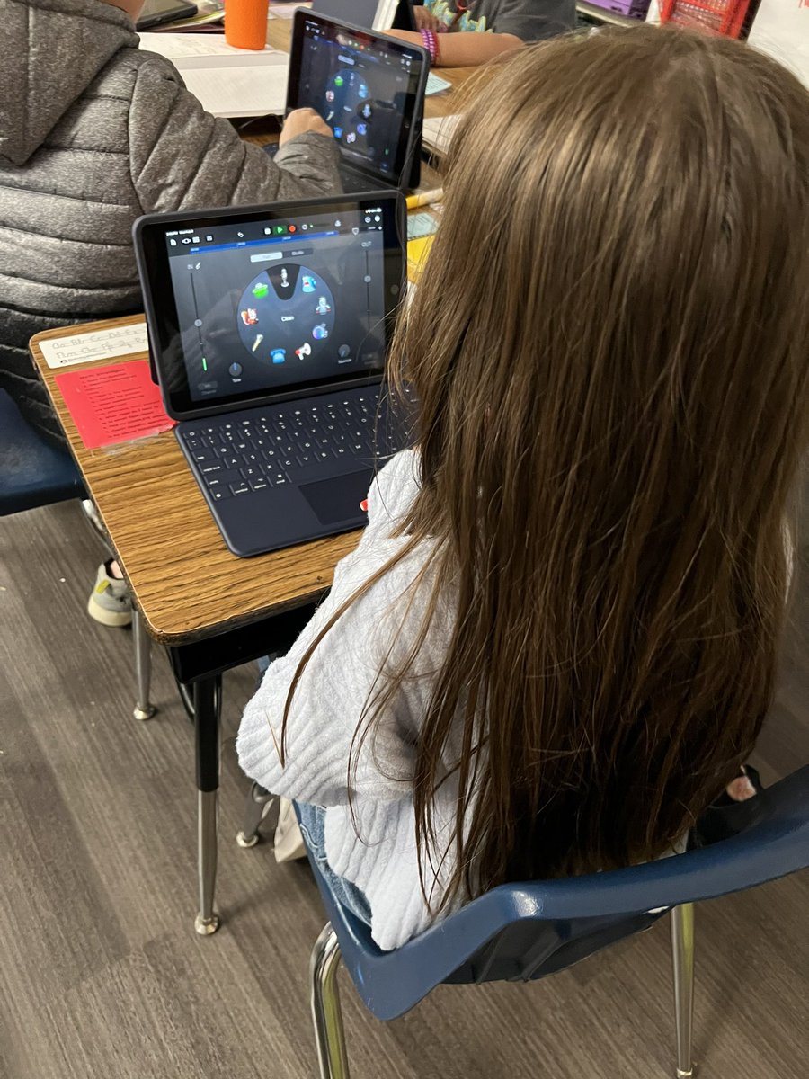 StarnesScholars's tweet image. What excitement of not only learning GarageBand, but implementing and sharing with others! 🎸 🎤
My @gheeagles are ROCKING it!! Thanks #RISDAIM. 💜💜 @its_morgancave @RISDiTeam
#4thgradeROCKS #techtime