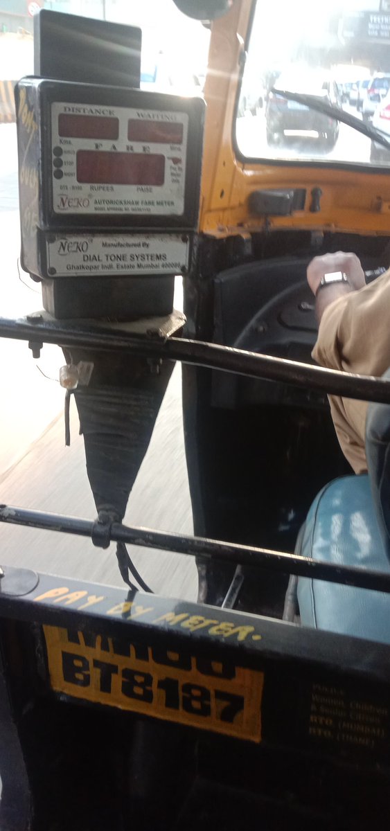 karanhindutiger's tweet photo. T2 International Airport से  पाइप लाइन तक भाड़ा ₹350 ले रहे हैं ये भाई और मीटर से जाने को बोल रहा हूं तो इनकार कर रहे हैं बोल रहे हैं की मिटर से नही जाऊंगा कृपया इस विषय पर ध्यान dijiye @MumbaiPolice https://t.co/6gHPfM9S9r