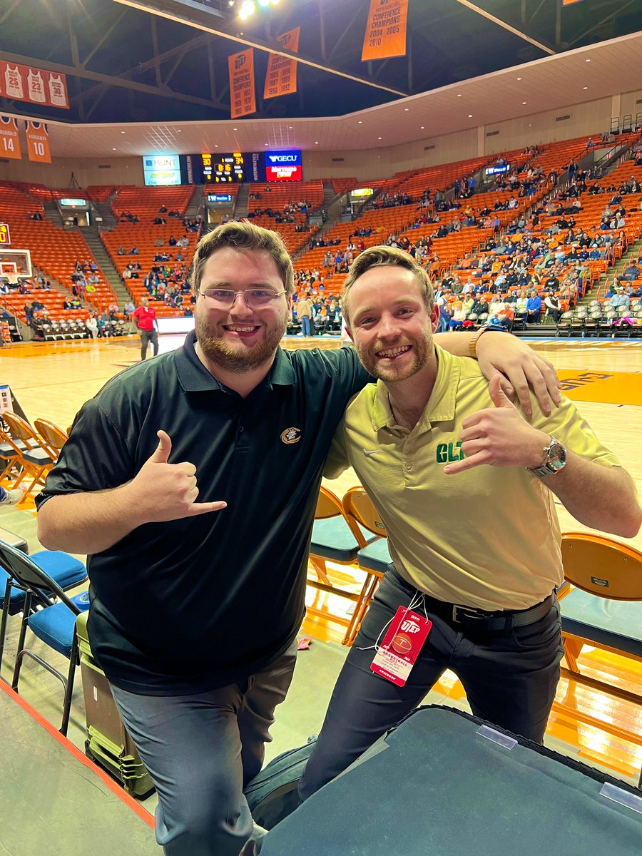 Trevor_Wilt10's tweet photo. Charlotte up 34-30 at halftime in El Paso!

Make sure you follow @Sam_P_Sports who traveled to Texas to cover the Niners (and see his bro 😉) for the @niner_times 🤙

Philip, Sam’s bro, pitched for @CharlotteBSB and was my high school baseball teammate at Jay M Robinson! https://t.co/qKItGQ9dTd