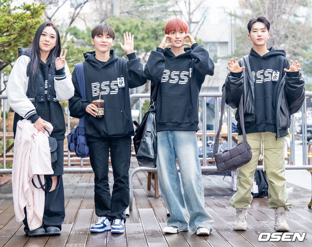 17CARATS_INA's tweet photo. [#BSS SCHEDULE]

Preview Booseoksoon feat Lee Young Ji untuk Music bank (pre recording) hari ini

📸 credit on pict

#BSS #SECONDWIND #BSS_Fighting @pledis_17 https://t.co/6d20vHqYVx