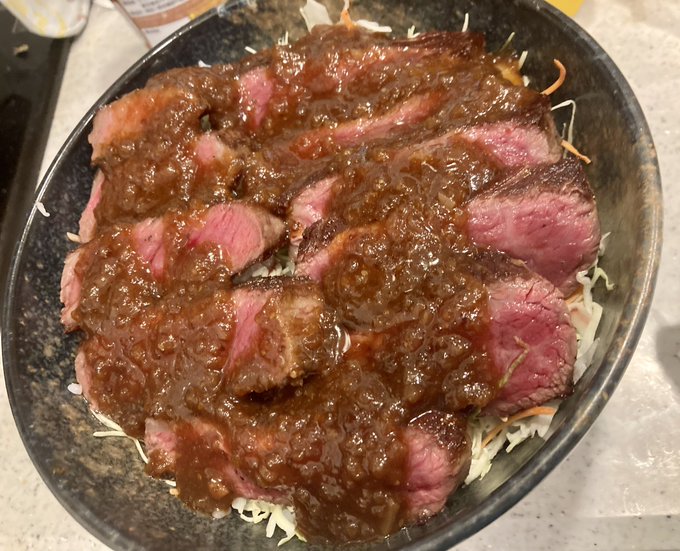 昨日は肉の日なのを知らずに意図せずステーキ丼を作ってました 