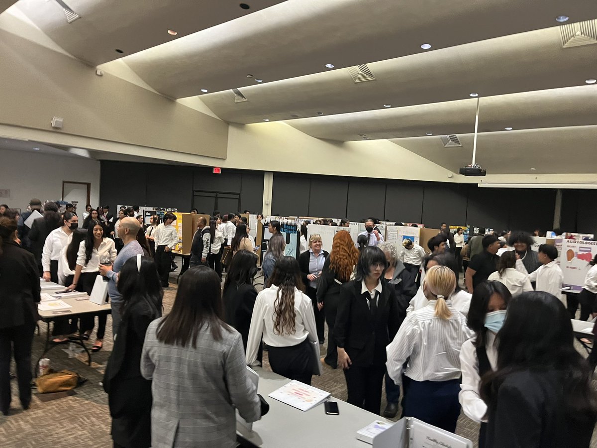 drespicer88's tweet photo. Huge congrats to the students and families of Carson AMA. Tonight students presented amazing projects at the Annual Health Career Expo. #supersouth #regionsouth https://t.co/eRdfIdCoqs
