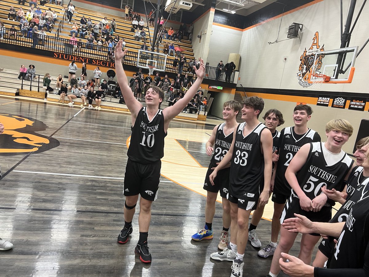 Tanner Robinson’s putback at buzzer lifts Southside over Alexandria. Here’s an early story   easportstoday.com/2023/02/09/cub…