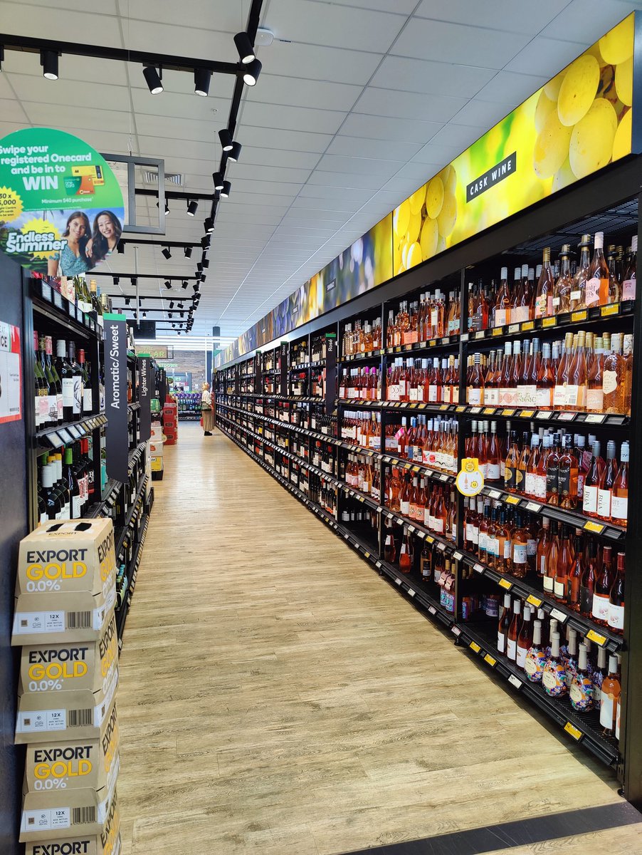 PerttiSivonen's tweet photo. Uusi-Seelanti on väkiluvultaan Suomea pienempi. Siltä siellä on supermarketeissa laadukkaat viiniosastot. Olisi Suomessakin, jos lakattaisiin uskomasta #thl edeltäjän 100 vuotta vanhaa mantraa. #alkoholipolitiikka #monopolinpurku #nykyaika #vapausvalita https://t.co/lBs3wLDDDt