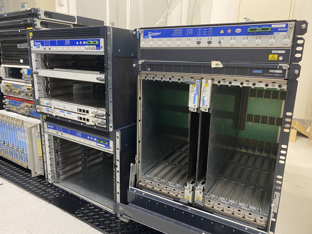 btatsu's tweet photo. さよなら、aburitoro 
さよなら、i-chip generation 
長い間お疲れ様でした。#juniper #mx960 https://t.co/mLO3EBAj7J