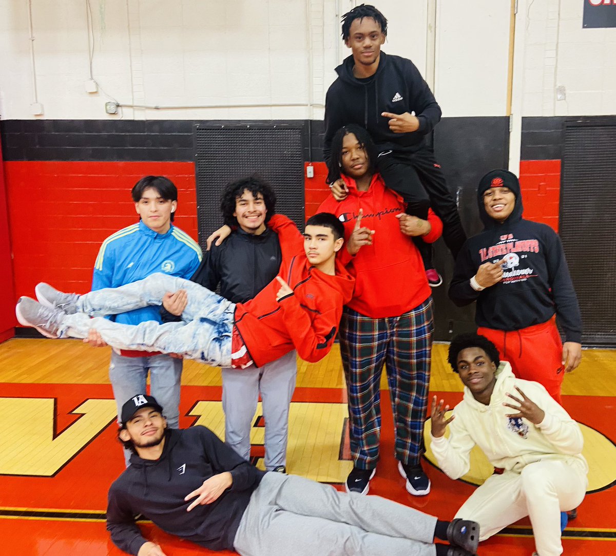 Argo results 🥇🥳
4x100-Uche. Williams. Taylor.Gray🥇
55m- tie: Uche &amp; Williams 🥇
Shotput- Johnson 🥇
800m Eric Marquez 🥇
4x400-Sixtos. Arizaga. Marquez. Garcia 🥇