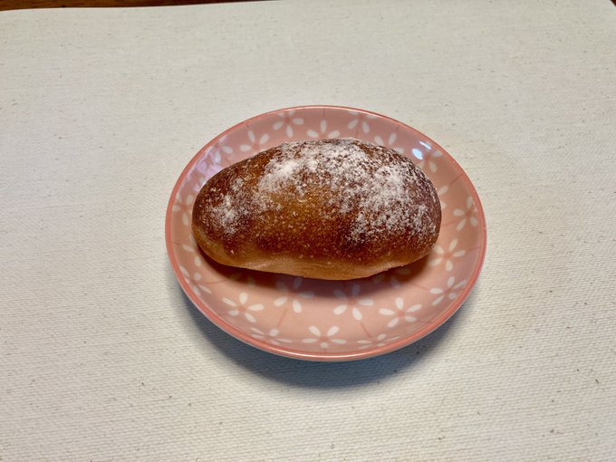 みんな!!かわいいパン見て!!(鴨肉とオリーブ入ってて美味しかった 